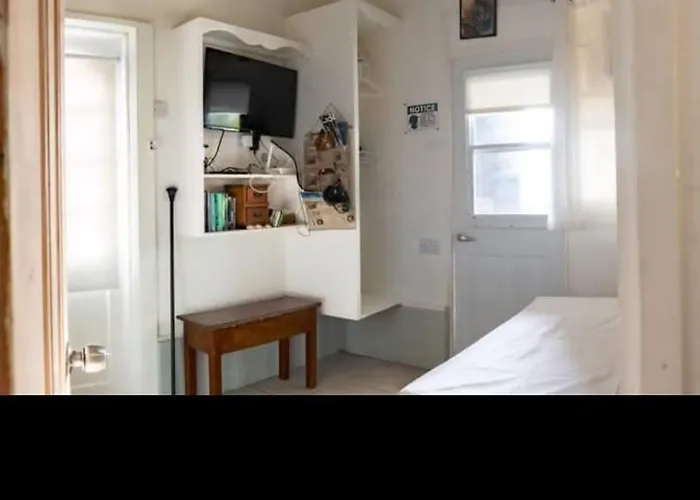 Cosy Hut